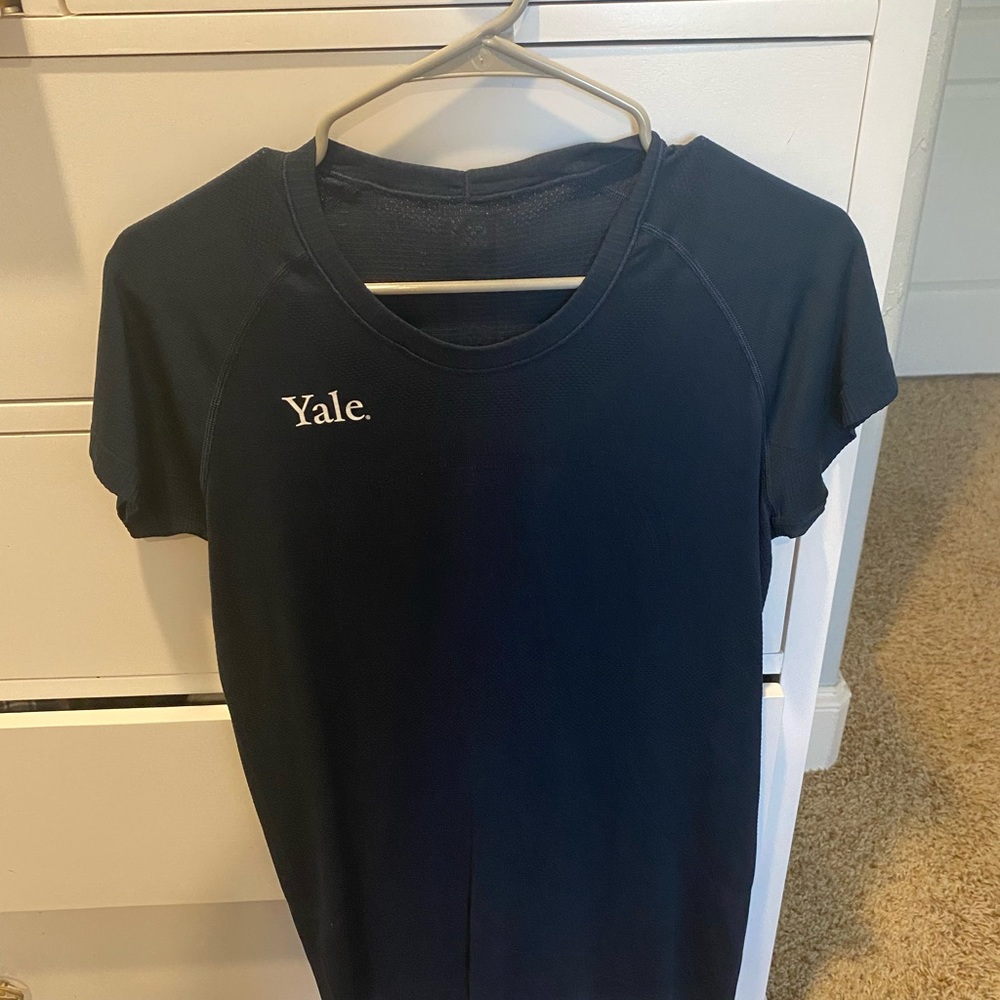 Navy blue Yale lululemon swiftly tech